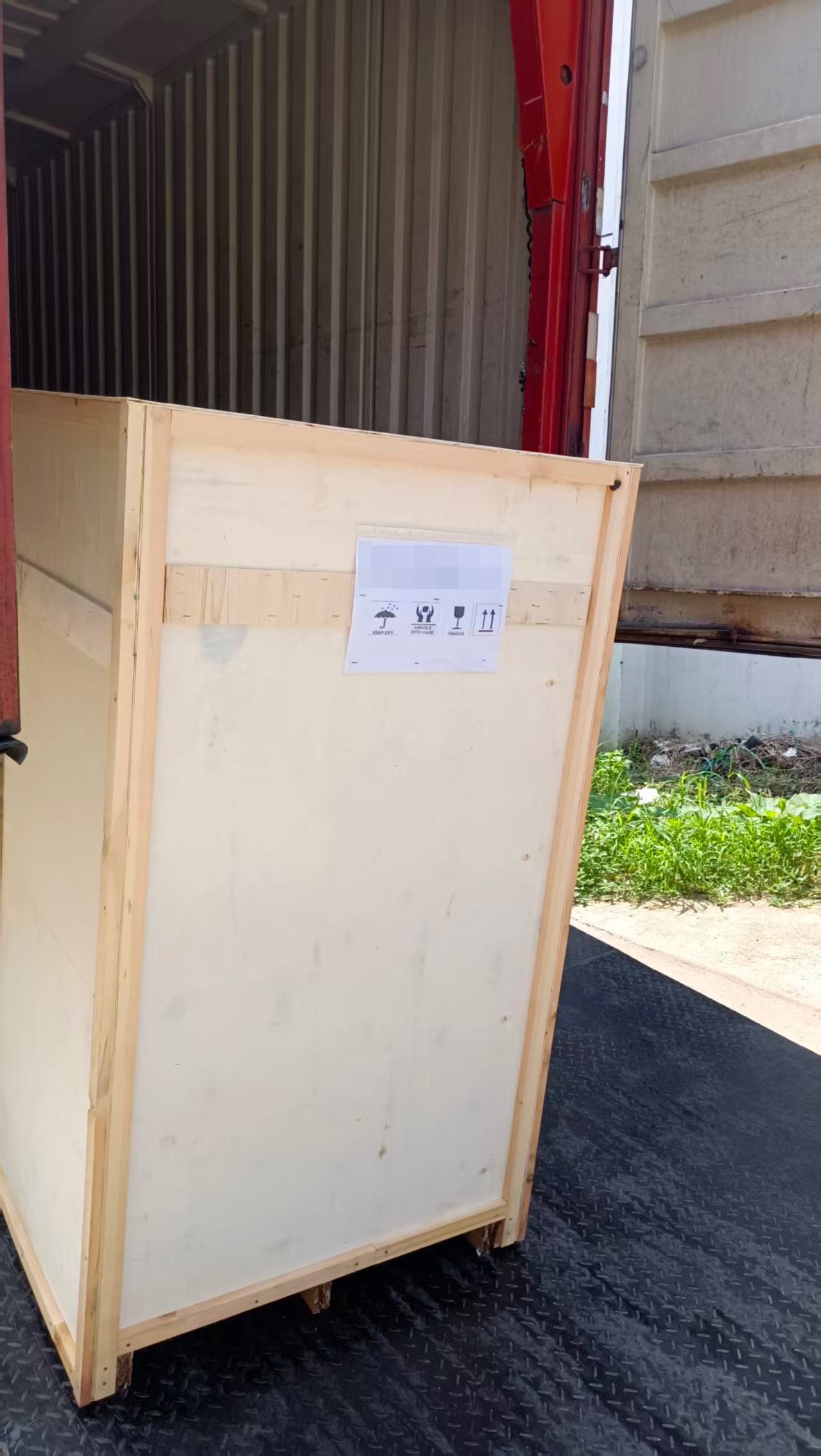 发货现场忙而不乱，每一单都认真对待！