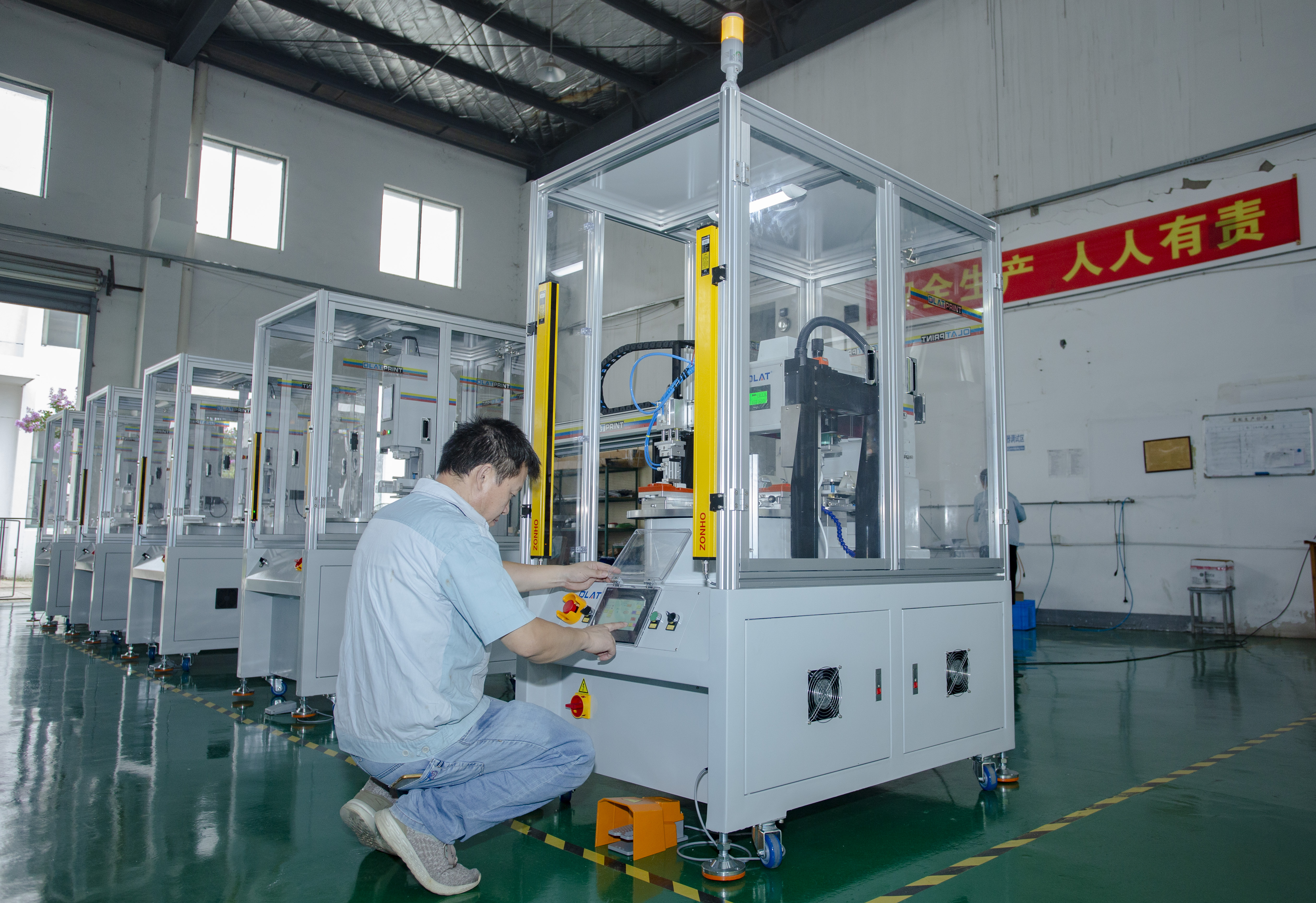 旋转伺服网印机：数字化控制与高可靠性印刷解决方案